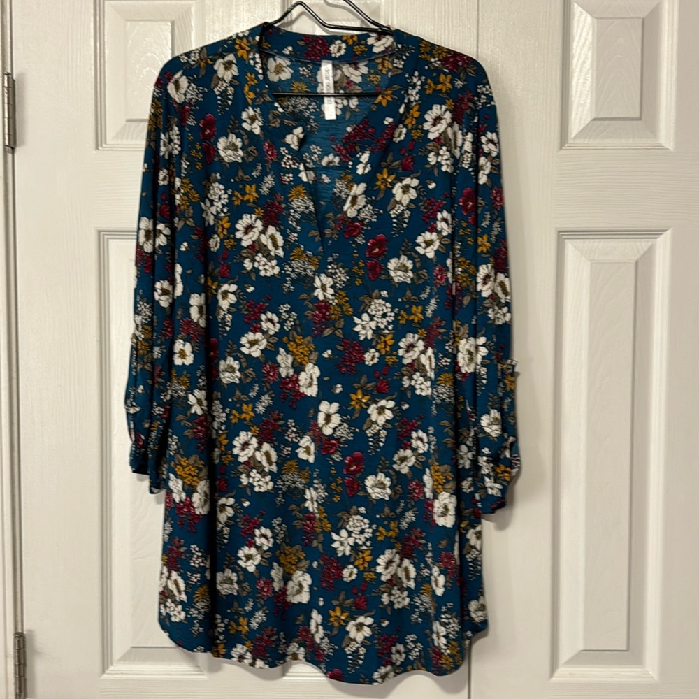 Floral Split-Neck Tunic Top in Teal